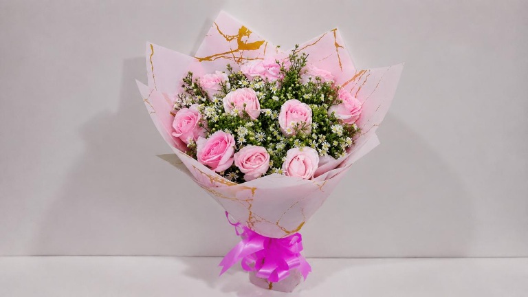 Blush Daisy Elegance